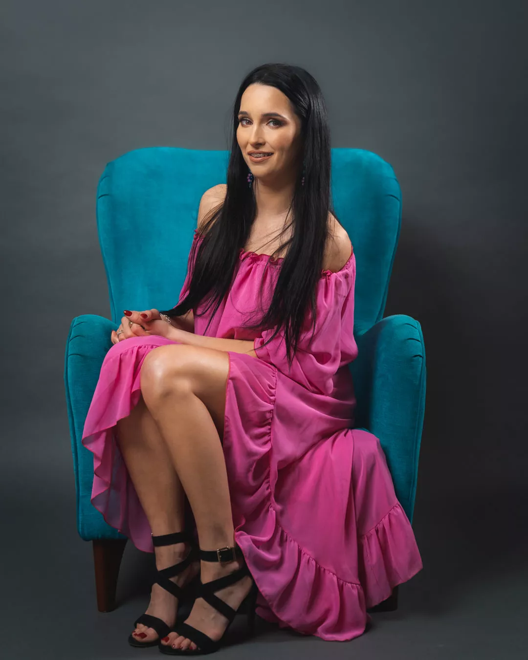 Wyjątkowa sesja Emilii Saneckiej z zespołu Daj to Głośniej! Gwiazda disco polo wygląda jak piękna księżniczka z bajki?! 